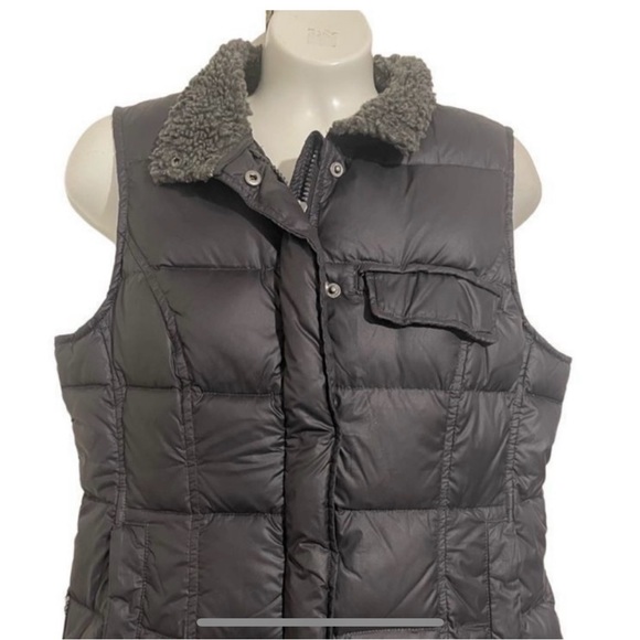 Women’s UGG brand puffer vest - Picture 8 of 9
